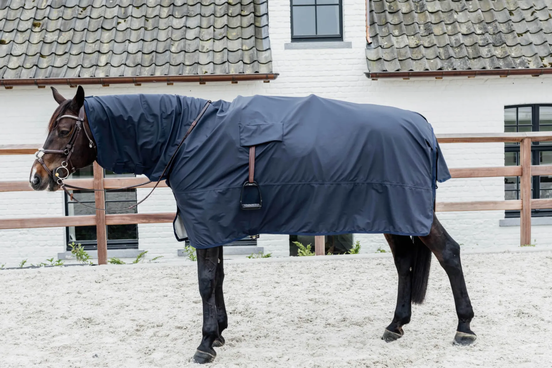 Ausreitdecke Hurricane, Regendecke, mit Steigbügelöffnungen, mit festem Halsteil