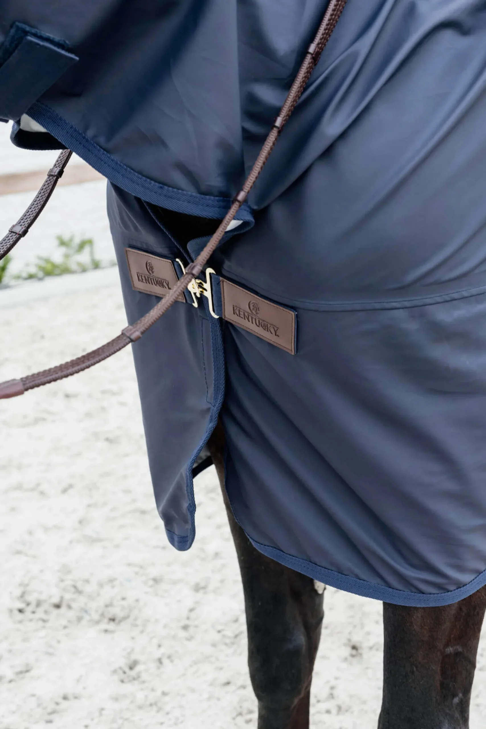 Ausreitdecke Hurricane, Regendecke, mit Steigbügelöffnungen, mit festem Halsteil