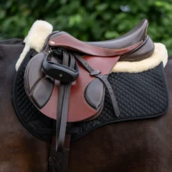 Schabracke, mit innenliegenden Taschen, Lammfell, Springschabracke