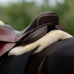 Schabracke, mit innenliegenden Taschen, Lammfell, Springschabracke