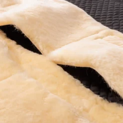 Schabracke, mit innenliegenden Taschen, Lammfell, Dressurschabracke